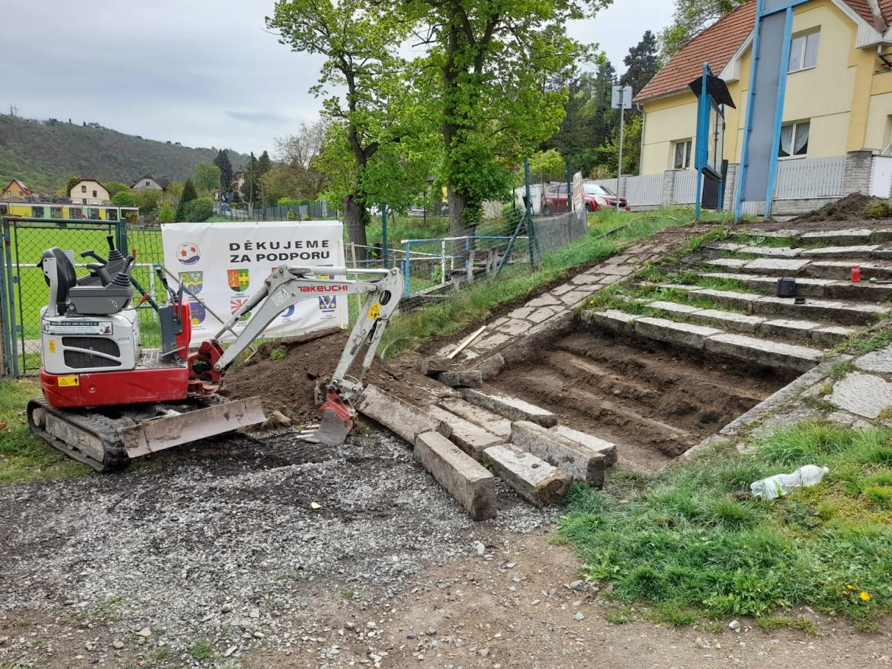 Rekonstrukce schodiště u Bojovského potoka vč. zábradlí