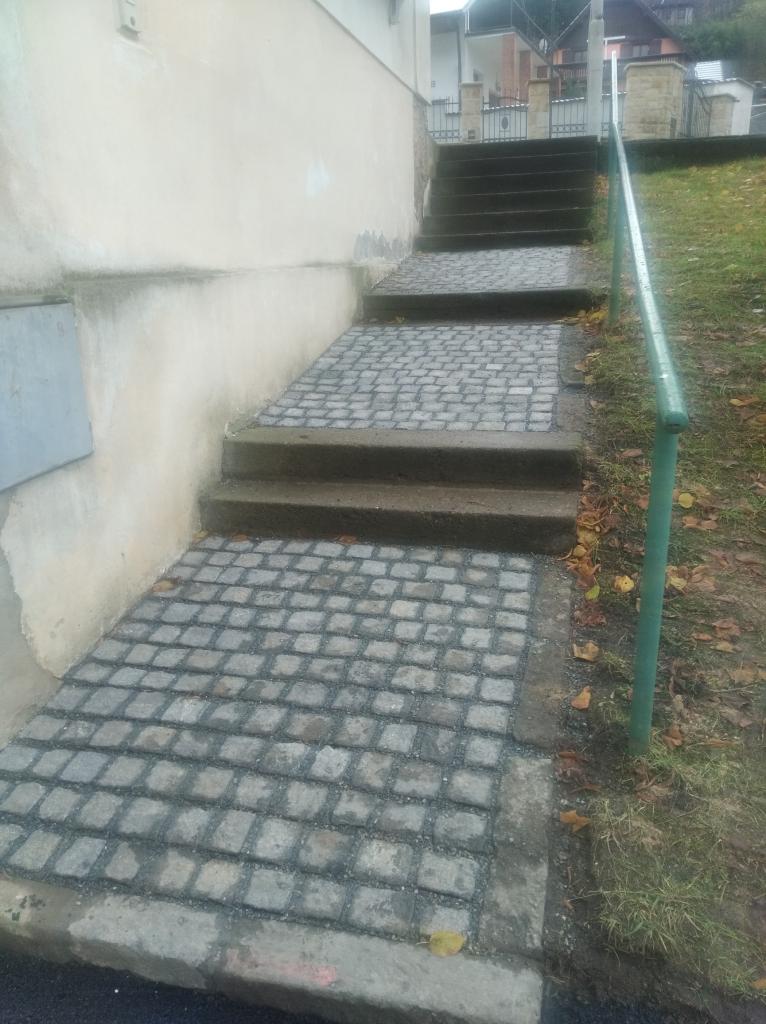 Rekonstrukce schodiště u obecního úřadu