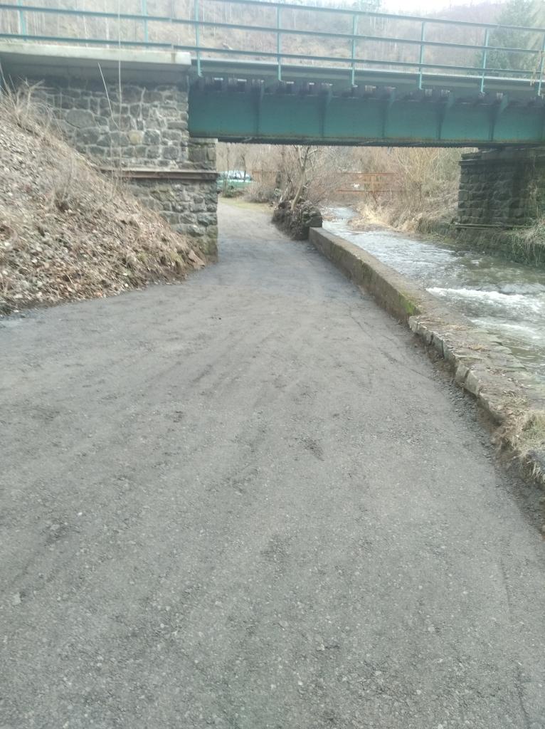 Úprava cesty pod železničním podjezdem mezi brody