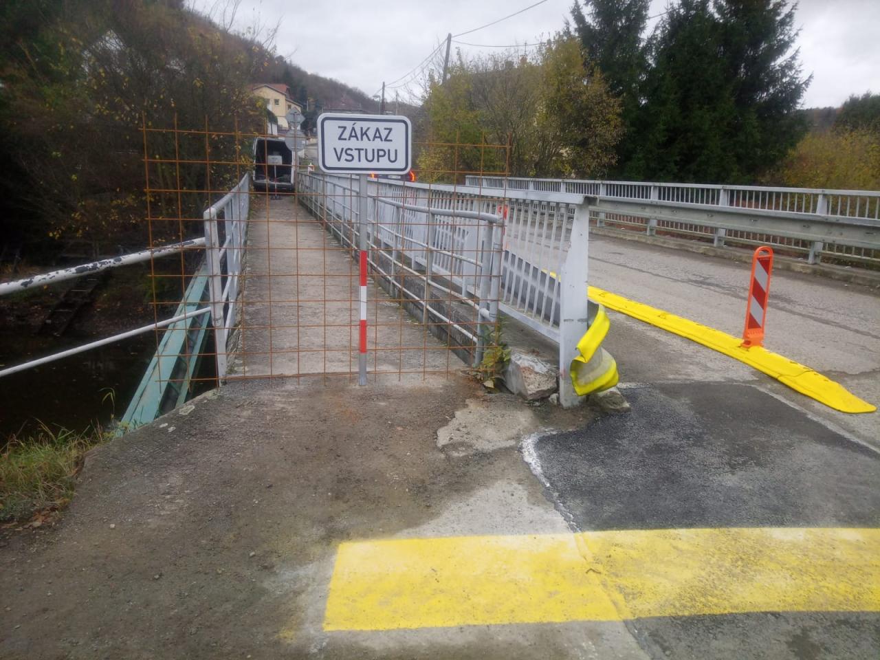 Zajištění prohlídek mostů a uzavření lávky